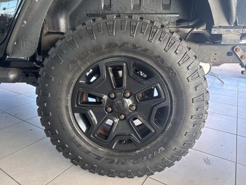 Used 2012 Jeep Wrangler Unlimited Sahara w/ Dual Top Group image 9