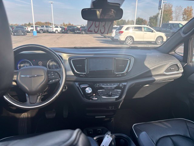 Used 2018 Chrysler Pacifica Limited w/ Advanced Safetytec Group FWD image 11