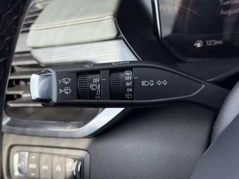 Used 2025 GMC Acadia AT4 w/ Luxury Package AWD/4WD image 25