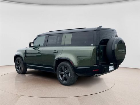New 2026 Land Rover Defender 130 X-Dynamic SE image 3