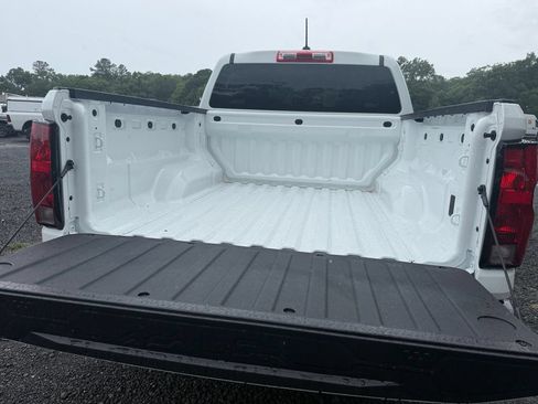 Used 2024 Chevrolet Colorado LT RWD image 30