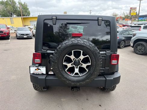 Used 2015 Jeep Wrangler Unlimited Rubicon w/ Connectivity Group AWD/4WD image 6