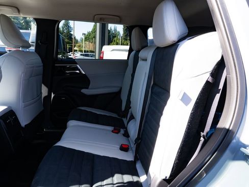 New 2026 Mitsubishi Outlander SE image 20