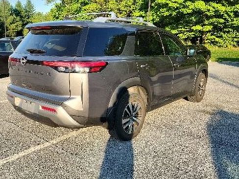 Used 2023 Nissan Pathfinder SL w/ Lighting Package (N92) AWD/4WD image 5