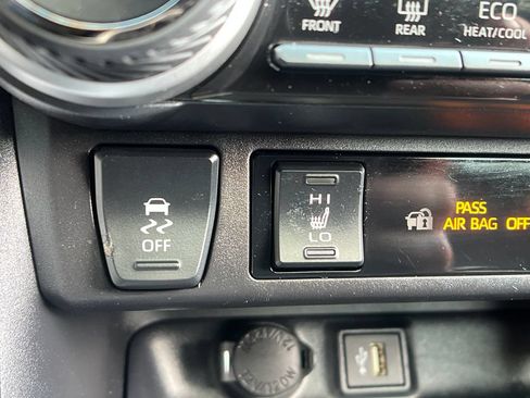 Certified 2025 Toyota RAV4 XLE w/ Convenience Package AWD/4WD image 30