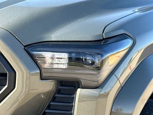 Used 2025 Toyota Tacoma TRD Sport RWD image 4