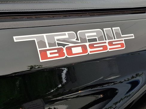 Used 2025 Chevrolet Silverado 1500 Custom Trail Boss AWD/4WD image 5