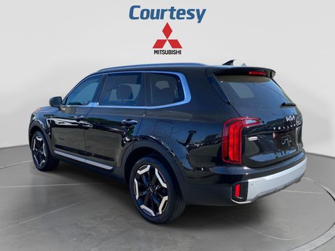 Used 2023 Kia Telluride S AWD/4WD image 3