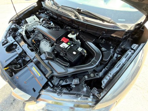 Used 2019 Nissan Rogue SV AWD/4WD image 4
