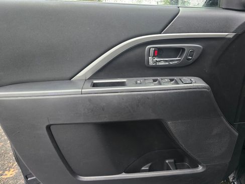 Used 2015 MAZDA MAZDA5 Sport image 23