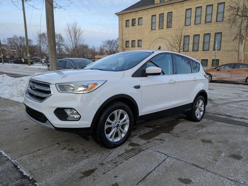 Used 2017 Ford Escape SE w/ SE Cold Weather Package image 1