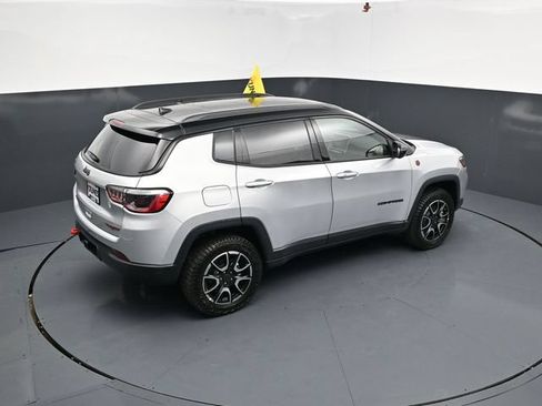 New 2026 Jeep Compass Trailhawk w/ Sun, Sound & Navigation Group AWD/4WD image 38