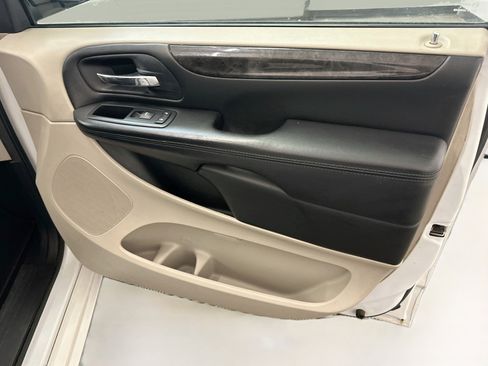 Used 2013 Dodge Grand Caravan SXT w/ Rear Park Assist Pkg FWD image 33