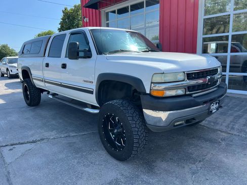 Used 2002 Chevrolet Silverado 2500 LT w/ Off-Road Skid Plate Pkg AWD/4WD image 2