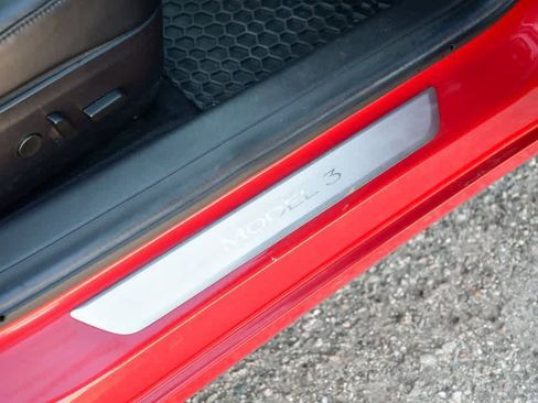 Used 2019 Tesla Model 3 Mid Range image 16