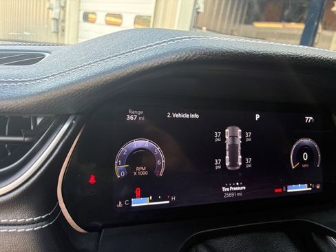 Used 2023 Jeep Grand Cherokee Limited w/ Luxury Tech Group II image 14