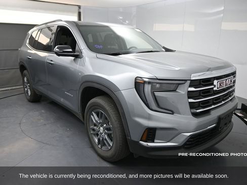 Used 2025 GMC Acadia Elevation image 7