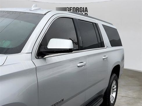 Used 2018 Chevrolet Suburban LT RWD image 9
