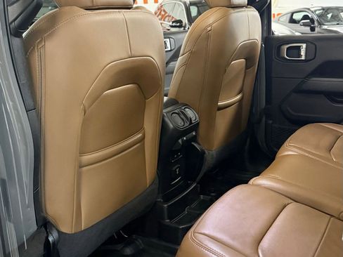 Used 2021 Jeep Wrangler Unlimited Sahara image 34