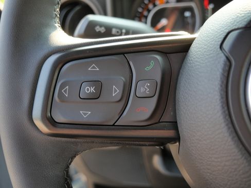 Used 2025 Jeep Wrangler Unlimited Rubicon AWD/4WD image 27