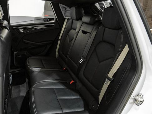 Used 2022 Porsche Macan image 35