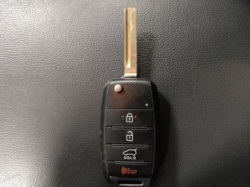 Used 2020 Kia Sorento L image 32