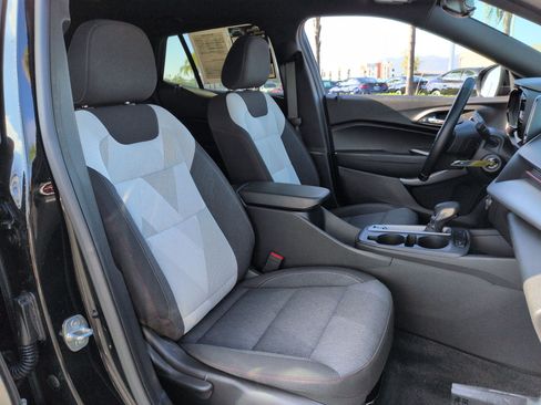 Used 2024 Chevrolet Trax RS FWD image 31