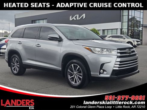 Used 2019 Toyota Highlander XLE FWD image 1