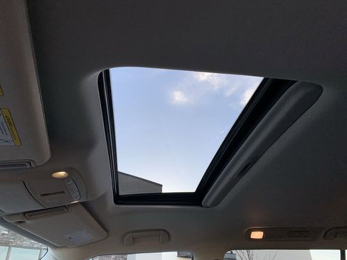 Used 2023 Nissan Armada SL w/ Captain's Chairs Package image 30