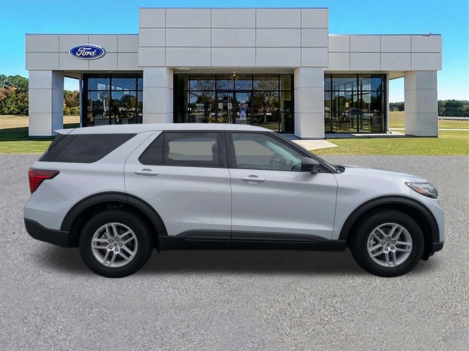 Certified 2026 Ford Explorer Active RWD image 3
