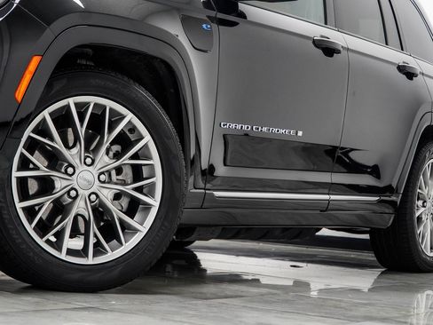 Used 2023 Jeep Grand Cherokee Summit w/ Luxury Tech Group V AWD/4WD image 3