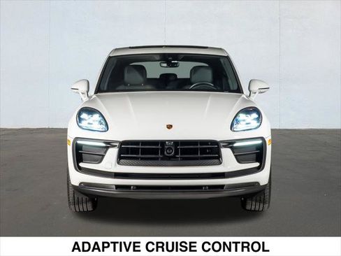 Used 2025 Porsche Macan AWD/4WD image 8