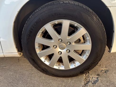 Used 2015 Chrysler Town & Country Touring FWD image 26