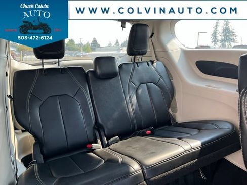 Used 2024 Chrysler Pacifica Touring-L FWD image 27