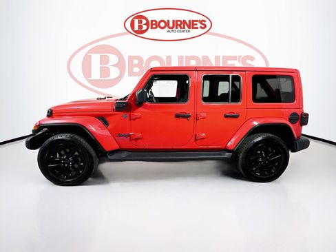 Used 2025 Jeep Wrangler Unlimited Sahara AWD/4WD image 6