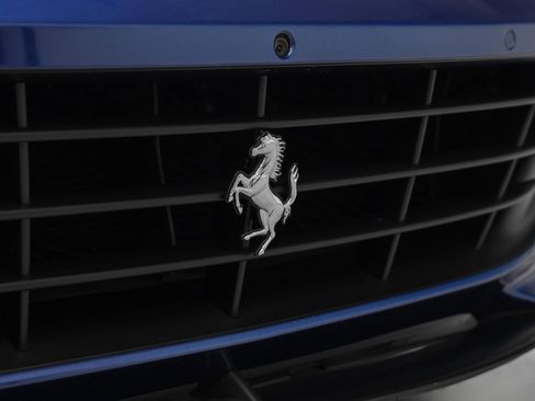 Used 2018 Ferrari GTC4Lusso image 5