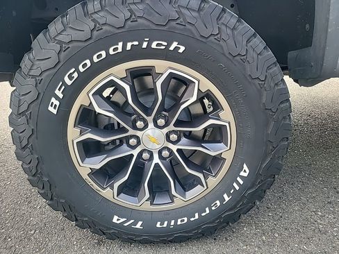 Used 2022 Chevrolet Colorado ZR2 AWD/4WD image 9