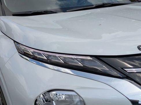 New 2026 Mitsubishi Outlander SE image 9