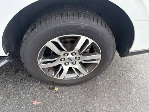 Used 2023 Ford Expedition Limited image 16