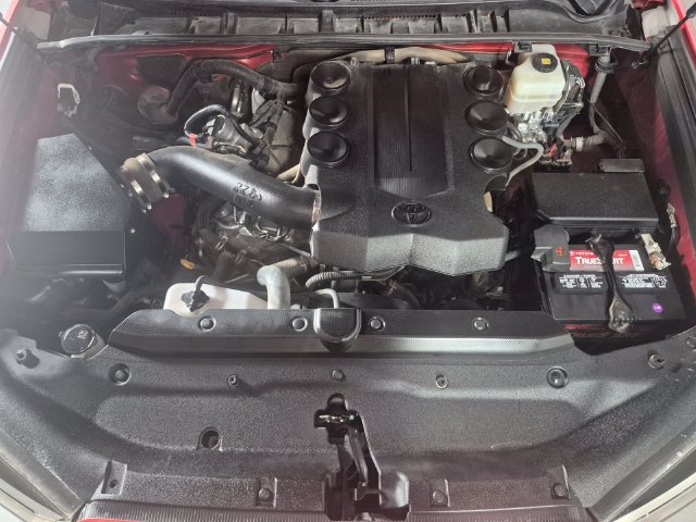 Used 2018 Toyota 4Runner SR5 AWD/4WD image 8