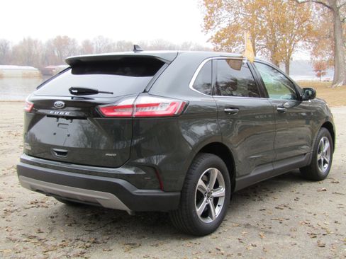 Certified 2024 Ford Edge SEL w/ Convenience Package image 4