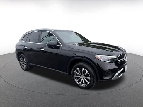 Used 2024 Mercedes-Benz GLC 300 4MATIC image 2