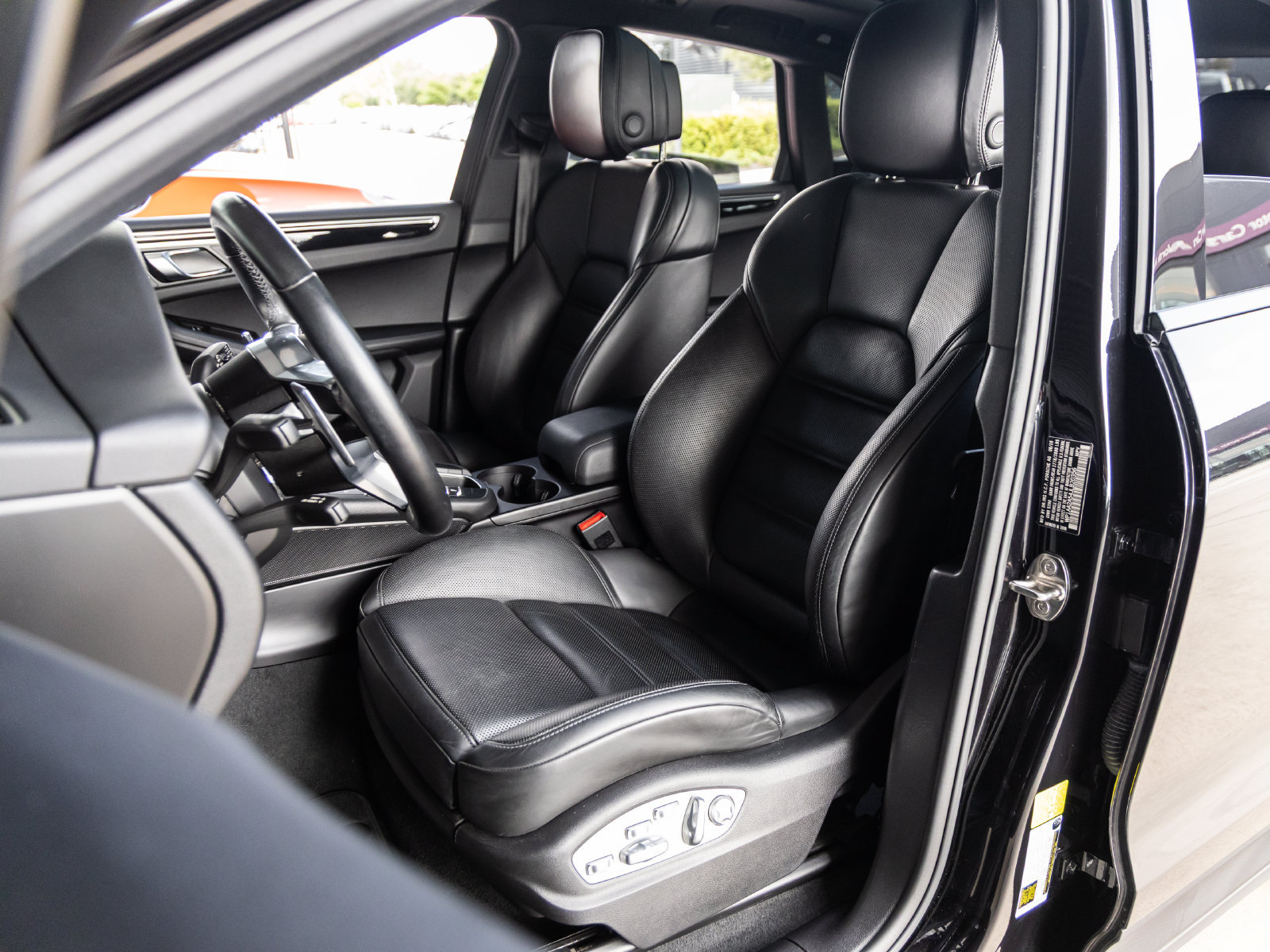 Used 2018 Porsche Macan Sport Edition AWD/4WD image 5