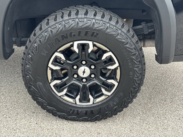 Used 2024 Chevrolet Silverado 1500 ZR2 w/ Technology Package AWD/4WD image 34