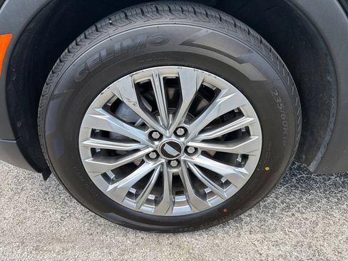 Used 2024 Cadillac XT4 Premium Luxury FWD image 10