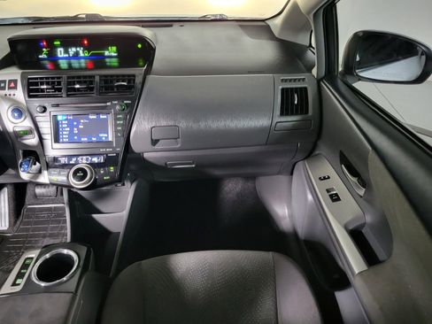 Used 2014 Toyota Prius V Three image 26