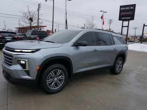 Certified 2025 Chevrolet Traverse LT w/ Driver Confidence Package image 3