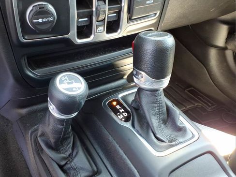 Used 2023 Jeep Gladiator Sport AWD/4WD image 8