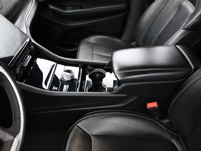 Used 2023 Jeep Grand Cherokee L Limited AWD/4WD image 25