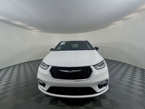 New 2026 Chrysler Pacifica Select image 3